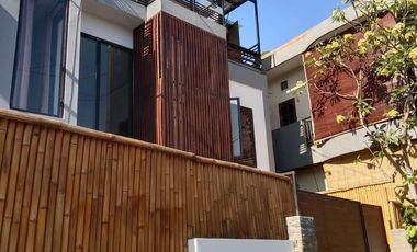 Dijual Villa 3 Lantai Area Gunung Athena