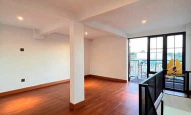 Rumah Cluster Elite Bebas Banjir Nempel Jakarta Selatan