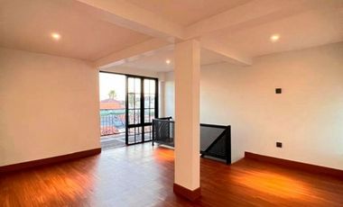 Rumah Cluster Elite Bebas Banjir Nempel Jakarta Selatan