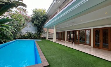 Disewakan Rumah Mewah kondisi bagus terawat area Pejaten Kemang