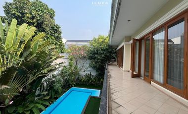 Disewakan Rumah Mewah kondisi bagus terawat area Pejaten Kemang