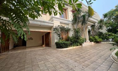 Disewakan Rumah Mewah kondisi bagus terawat area Pejaten Kemang