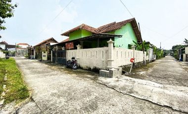rumah lahan luas 245 m2 di depan kolam renang kopassus Kartasura