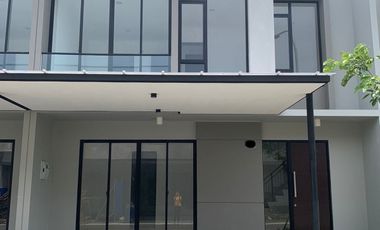 DISEWAKAN RUMAH PIK 2 MILENIAL UKURAN 8X10 KOSONGAN 2LANTAI SIAP HUNI