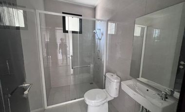 DISEWAKAN RUMAH PIK 2 MILENIAL UKURAN 8X10 KOSONGAN 2LANTAI SIAP HUNI