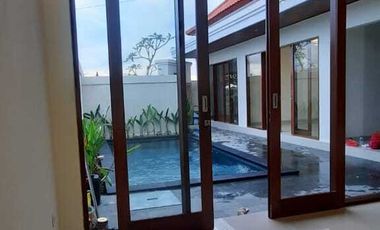 Disewakan Villa 3 bedrooms di Dekat Luna Beach Club