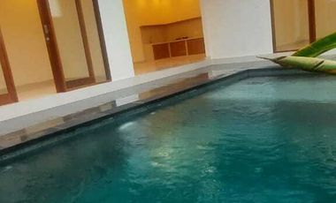 Disewakan Villa 3 bedrooms di Dekat Luna Beach Club