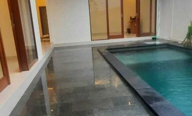 Disewakan Villa 3 bedrooms di Dekat Luna Beach Club