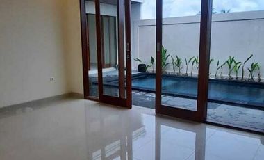 Disewakan Villa 3 bedrooms di Dekat Luna Beach Club