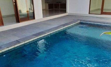 Disewakan Villa 3 bedrooms di Dekat Luna Beach Club