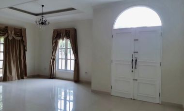 Rumah 2 Lantai Bagus Dan Terawat di Pondok Indah