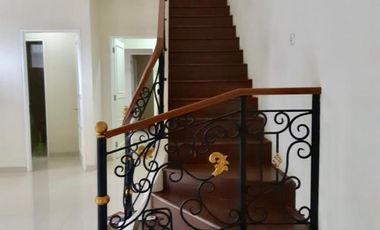 Rumah 2 Lantai Bagus Dan Terawat di Pondok Indah