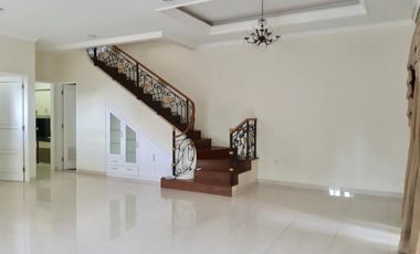 Rumah 2 Lantai Bagus Dan Terawat di Pondok Indah