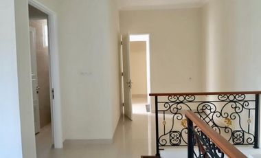 Rumah 2 Lantai Bagus Dan Terawat di Pondok Indah