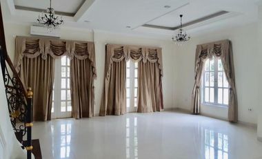 Rumah 2 Lantai Bagus Dan Terawat di Pondok Indah