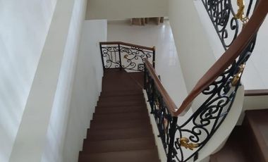 Rumah 2 Lantai Bagus Dan Terawat di Pondok Indah