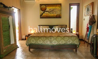 Dijual Homestay Mewah Lima Kamar Tidur di Tepi Pantai Sanur