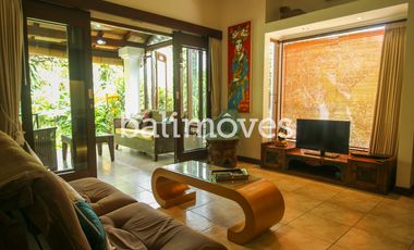 Dijual Homestay Mewah Lima Kamar Tidur di Tepi Pantai Sanur