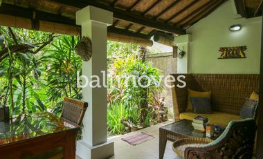 Dijual Homestay Mewah Lima Kamar Tidur di Tepi Pantai Sanur