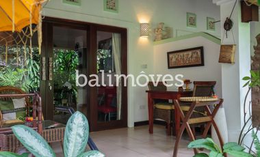 Dijual Homestay Mewah Lima Kamar Tidur di Tepi Pantai Sanur