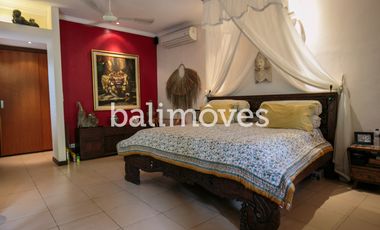 Dijual Homestay Mewah Lima Kamar Tidur di Tepi Pantai Sanur