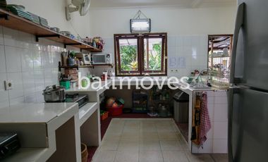 Dijual Homestay Mewah Lima Kamar Tidur di Tepi Pantai Sanur