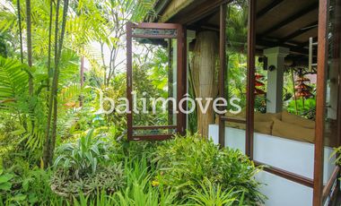 Dijual Homestay Mewah Lima Kamar Tidur di Tepi Pantai Sanur