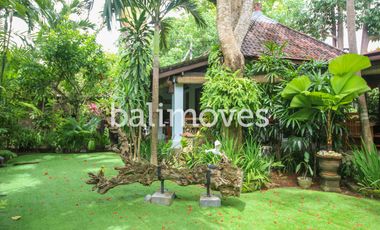 Dijual Homestay Mewah Lima Kamar Tidur di Tepi Pantai Sanur