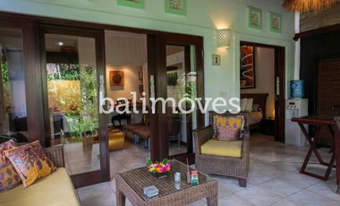 Dijual Homestay Mewah Lima Kamar Tidur di Tepi Pantai Sanur