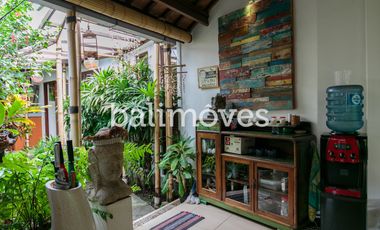 Dijual Homestay Mewah Lima Kamar Tidur di Tepi Pantai Sanur