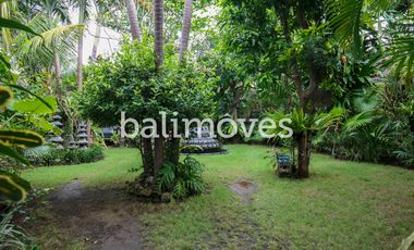 Dijual Homestay Mewah Lima Kamar Tidur di Tepi Pantai Sanur