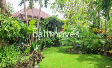 Dijual Homestay Mewah Lima Kamar Tidur di Tepi Pantai Sanur