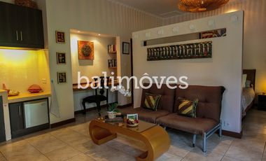 Dijual Homestay Mewah Lima Kamar Tidur di Tepi Pantai Sanur