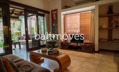 Dijual Homestay Mewah Lima Kamar Tidur di Tepi Pantai Sanur