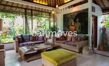 Dijual Homestay Mewah Lima Kamar Tidur di Tepi Pantai Sanur