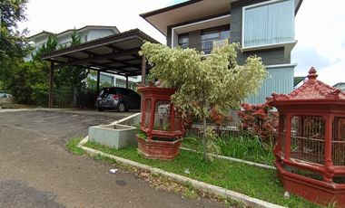 Rumah  Villa SHM di Ciumbuleuit dekat UNPAR,UNPAD,ITB dll