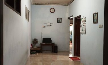 Jual murah rumah di  0 jalan raya Trowulan  Mojokerto.