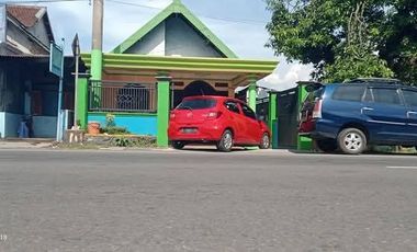 Jual murah rumah di  0 jalan raya Trowulan  Mojokerto.