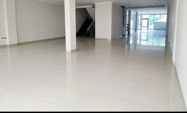 Gedung Baru Jatinegara 4 Lantai 382m² Dua Muka hadap Utara Selatan