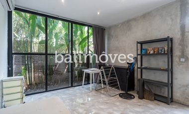 Vila Tiga Kamar Tidur Bergaya Industrial Modern di Kemenuh Gianyar