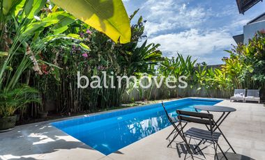 Vila Tiga Kamar Tidur Bergaya Industrial Modern di Kemenuh Gianyar