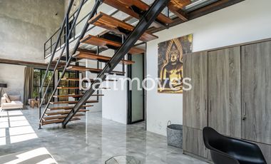 Vila Tiga Kamar Tidur Bergaya Industrial Modern di Kemenuh Gianyar