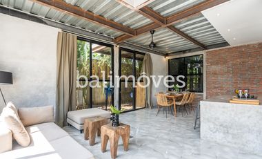 Vila Tiga Kamar Tidur Bergaya Industrial Modern di Kemenuh Gianyar