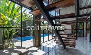 Vila Tiga Kamar Tidur Bergaya Industrial Modern di Kemenuh Gianyar