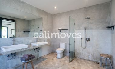 Vila Tiga Kamar Tidur Bergaya Industrial Modern di Kemenuh Gianyar