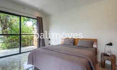 Vila Tiga Kamar Tidur Bergaya Industrial Modern di Kemenuh Gianyar