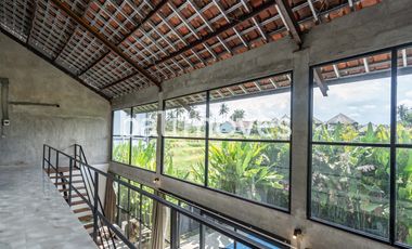 Vila Tiga Kamar Tidur Bergaya Industrial Modern di Kemenuh Gianyar