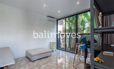 Vila Tiga Kamar Tidur Bergaya Industrial Modern di Kemenuh Gianyar