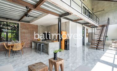 Vila Tiga Kamar Tidur Bergaya Industrial Modern di Kemenuh Gianyar