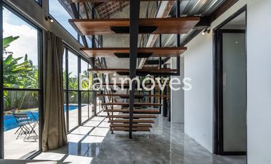 Vila Tiga Kamar Tidur Bergaya Industrial Modern di Kemenuh Gianyar